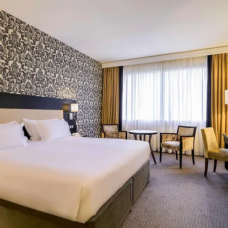 Mercure South Hotel 4*
