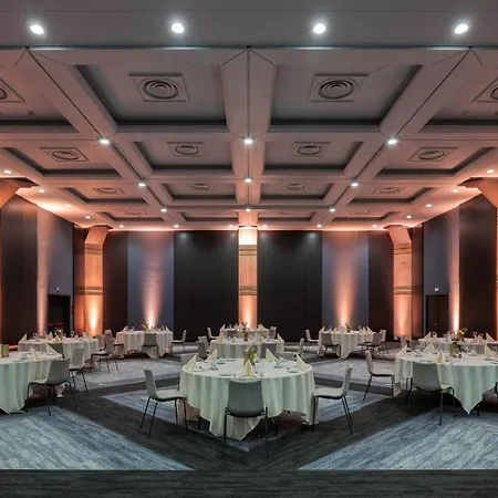 Mercure South Hotel 4*